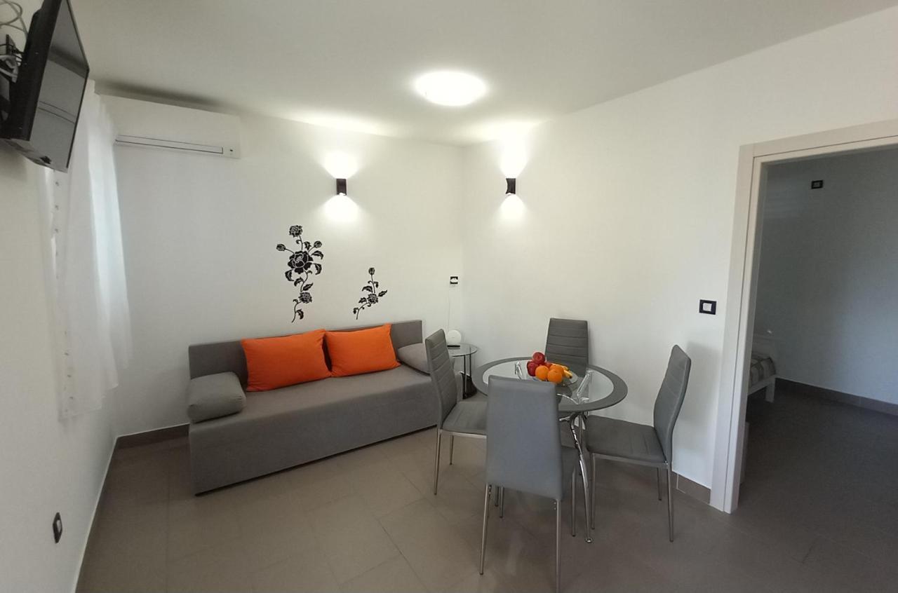 Apartmani Nizic Jadranovo Exterior foto